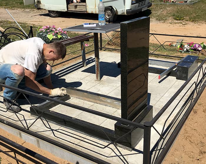 Благоустройство могил и прилегающей территории